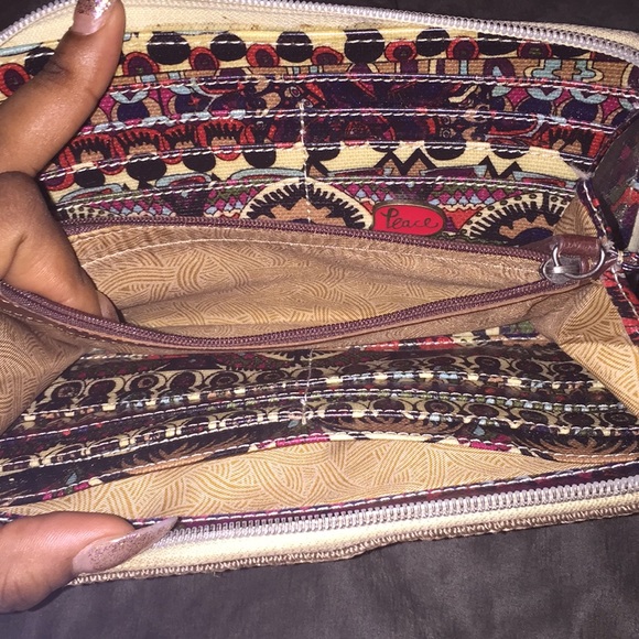 Authentic Sakroots wallet for sale!! - Picture 3 of 3